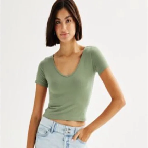 SO Olive Green V-Neck Short Sleeve Tee Women’s/Juniors Size XL NWT - Picture 1 of 4